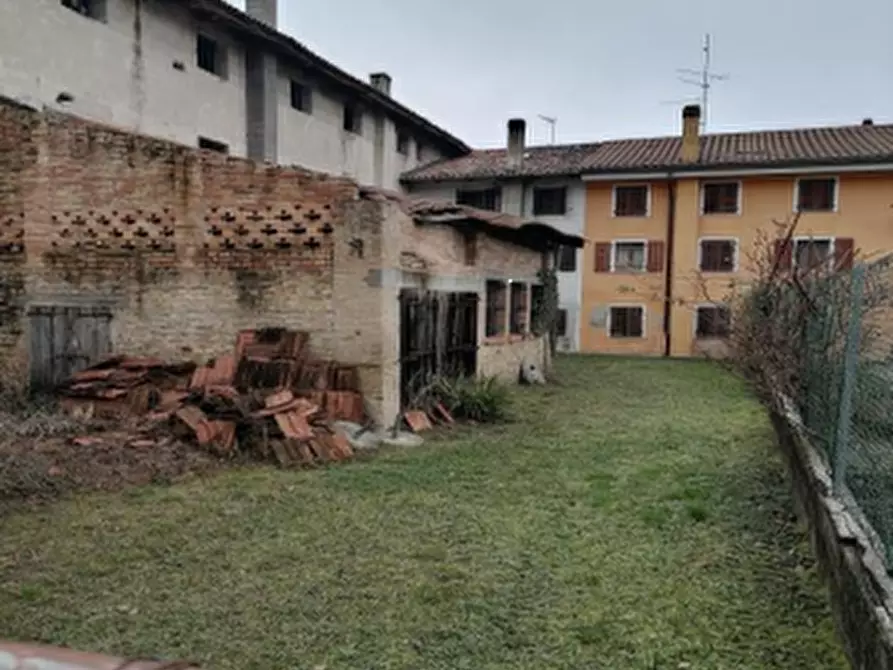 Immagine 2 di Magazzino in vendita  in Piazza Vittorio De Asarta a Ronchis