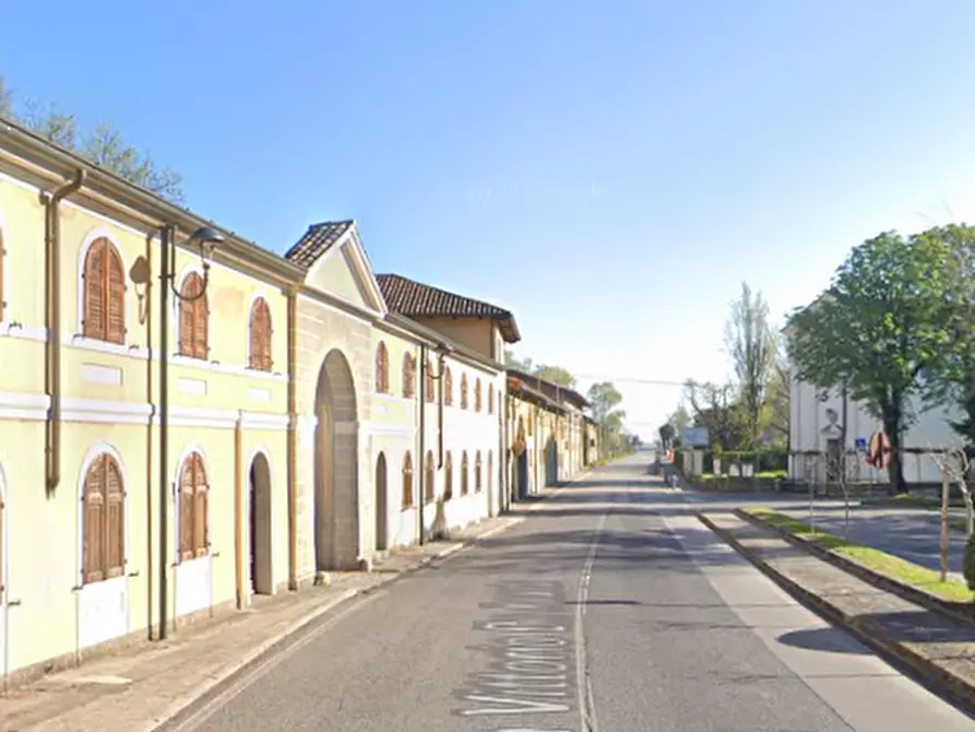 Immagine 5 di Magazzino in vendita  in Piazza Vittorio De Asarta a Ronchis