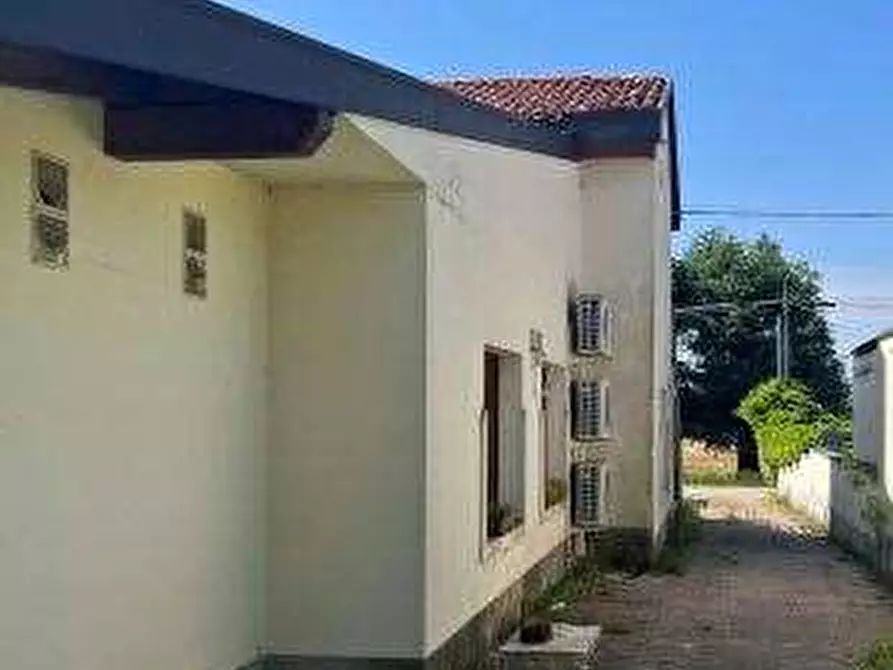 Immagine 4 di Negozio in vendita  in Via Antonini a Pozzuolo Del Friuli