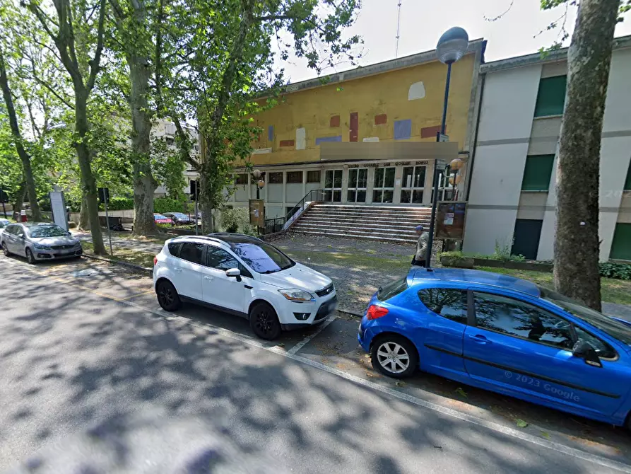 Immagine 2 di Stabile in vendita  in Via Guglielmo Marconi a Rovigo