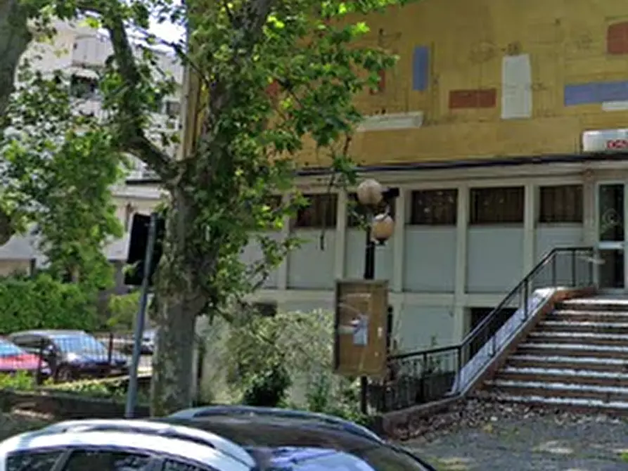 Immagine 4 di Stabile in vendita  in Via Guglielmo Marconi a Rovigo