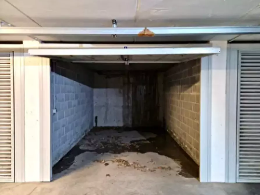 Immagine 1 di Garage in vendita  in Via Riviera Giacomo Matteotti a Badia Polesine