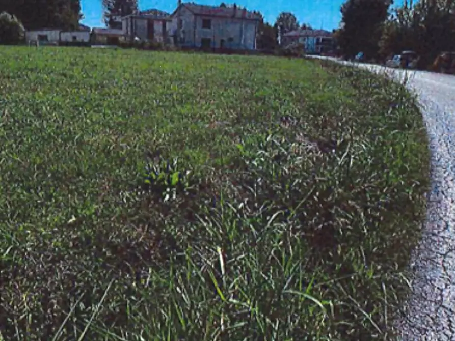 Immagine 3 di Terreno edificabile in vendita  in Via Correggio a Bondeno