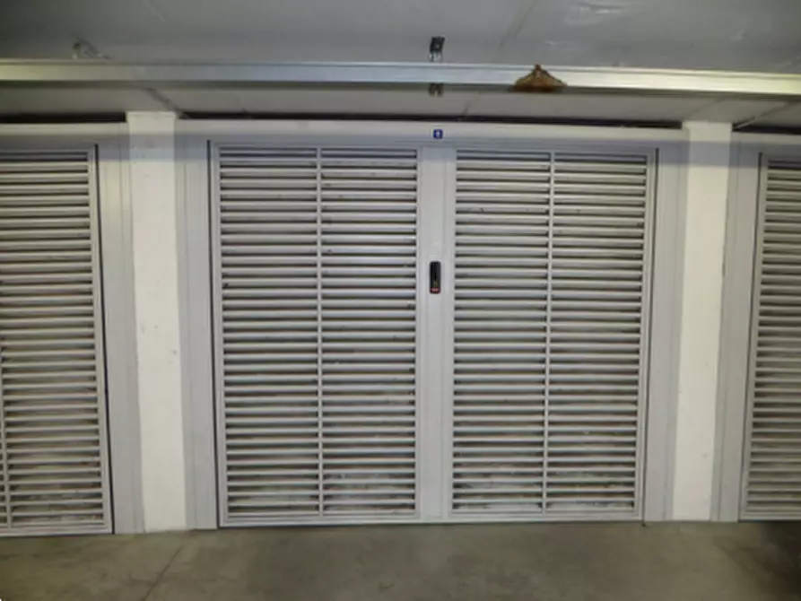 Immagine 2 di Garage in vendita  in Via Riviera Giacomo Matteotti a Badia Polesine