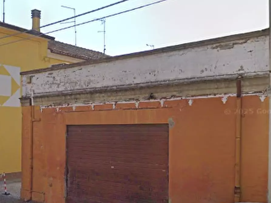 Immagine 3 di Negozio in vendita  in Via Cesare Battisti a Ficarolo