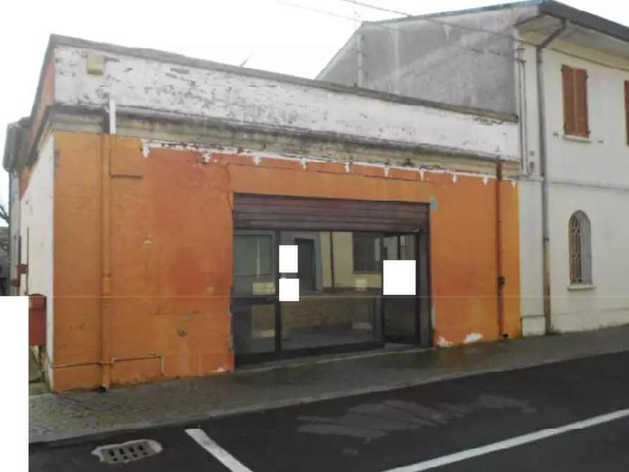 Immagine 7 di Negozio in vendita  in Via Cesare Battisti a Ficarolo
