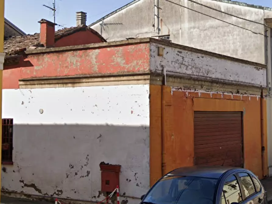 Immagine 8 di Negozio in vendita  in Via Cesare Battisti a Ficarolo