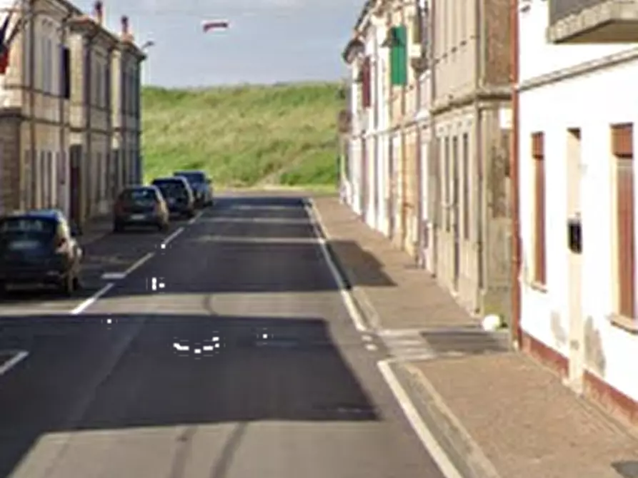 Immagine 9 di Negozio in vendita  in Via Cesare Battisti a Ficarolo