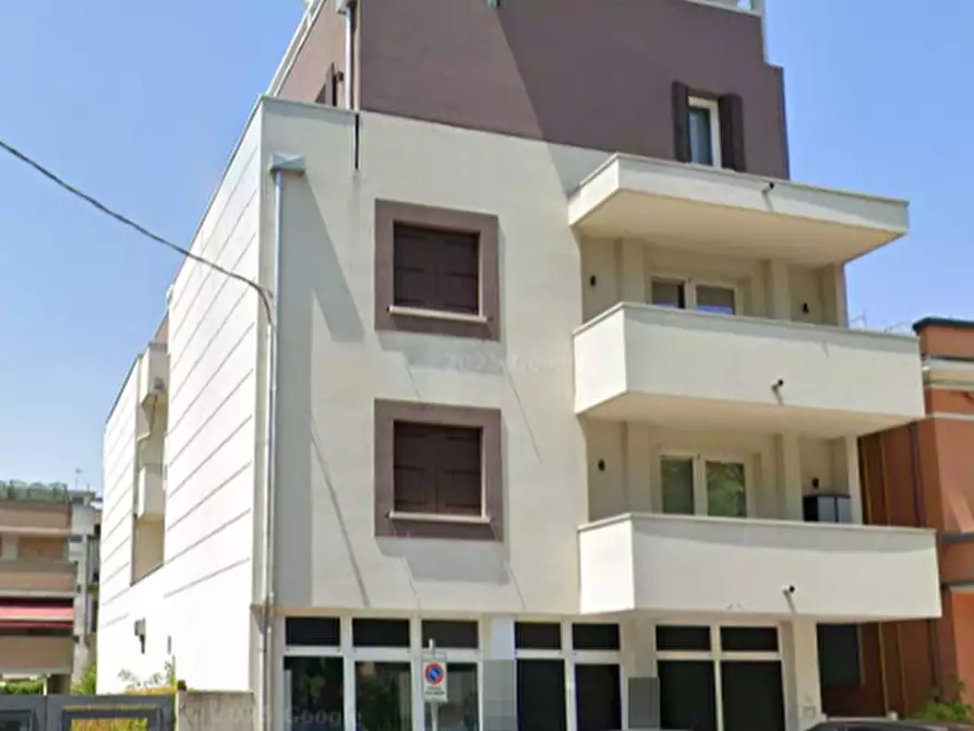 Immagine 6 di Negozio in vendita  in Viale Regina Margherita a Rovigo