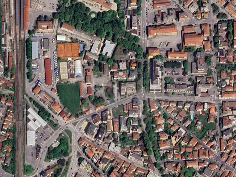 Immagine 12 di Negozio in vendita  in Viale Regina Margherita a Rovigo