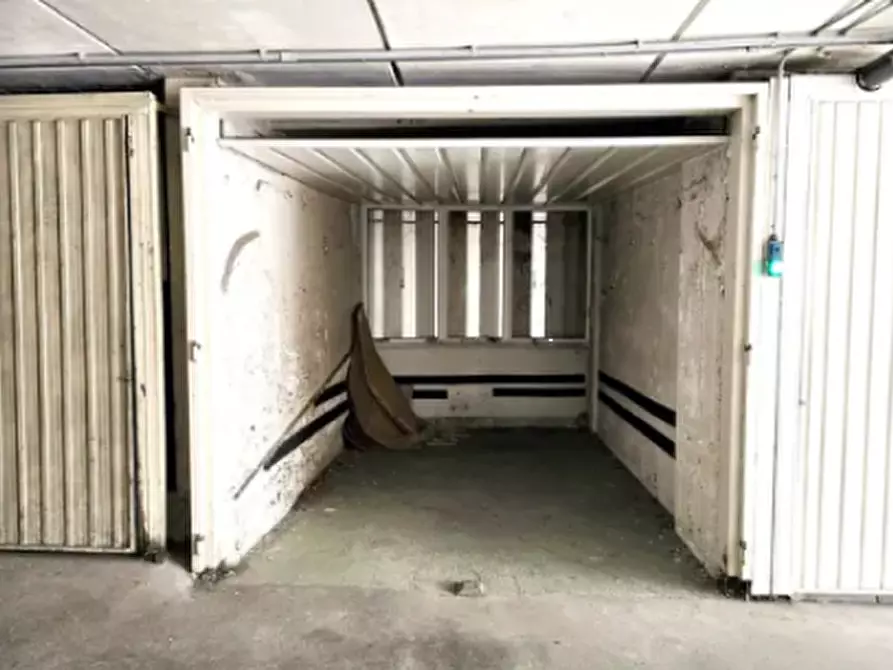 Immagine 1 di Garage in vendita  in via Umberto I a Rovigo