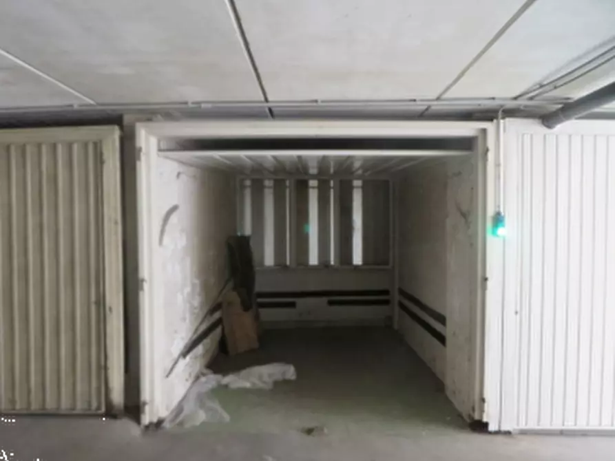 Immagine 2 di Garage in vendita  in via Umberto I a Rovigo