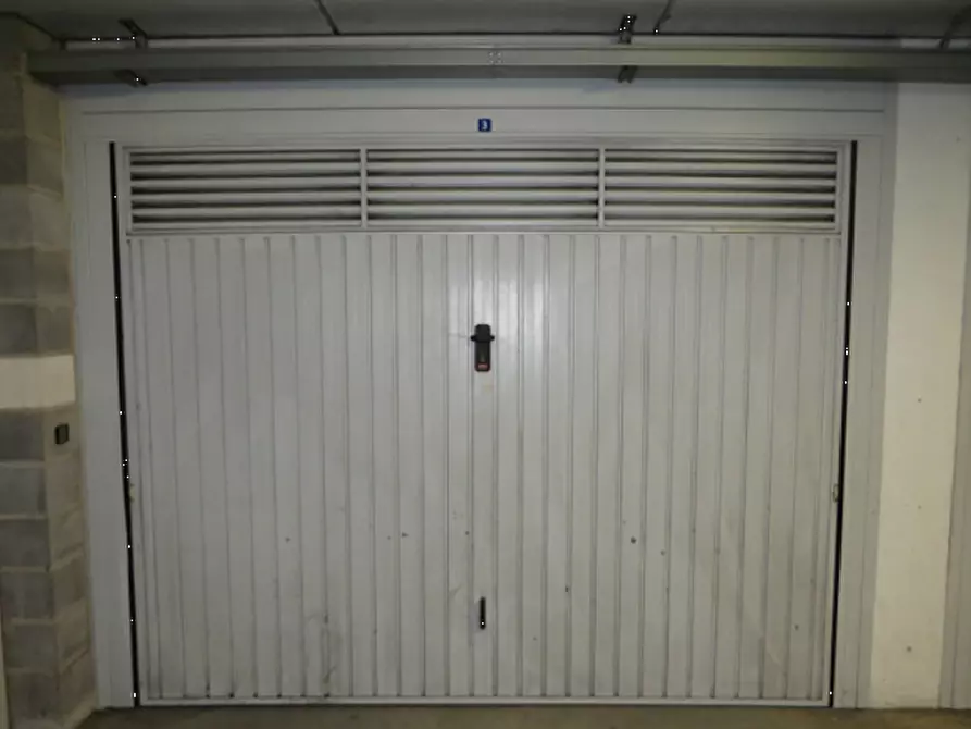 Immagine 1 di Garage in vendita  in Via Riviera Giacomo Matteotti a Badia Polesine