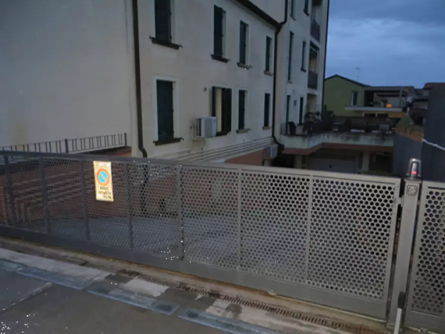 Immagine 2 di Garage in vendita  in Via Riviera Giacomo Matteotti a Badia Polesine