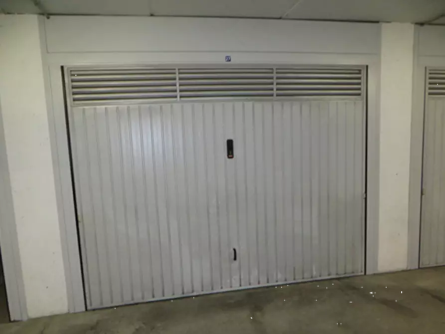 Immagine 1 di Garage in vendita  in Via Riviera Giacomo Matteotti a Badia Polesine