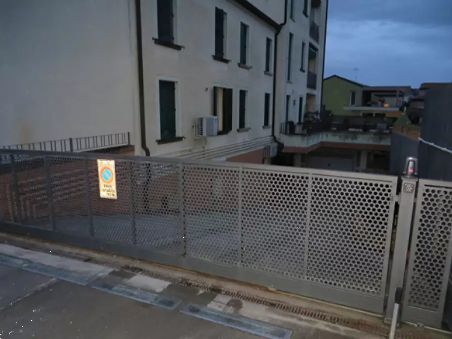 Immagine 3 di Garage in vendita  in Via Riviera Giacomo Matteotti a Badia Polesine