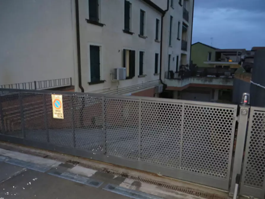 Immagine 2 di Garage in vendita  in Via Riviera Giacomo Matteotti a Badia Polesine