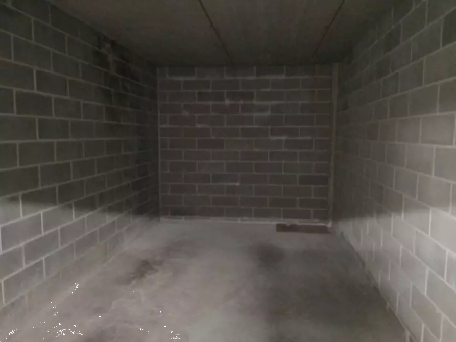 Immagine 2 di Garage in vendita  in Via Riviera Giacomo Matteotti a Badia Polesine