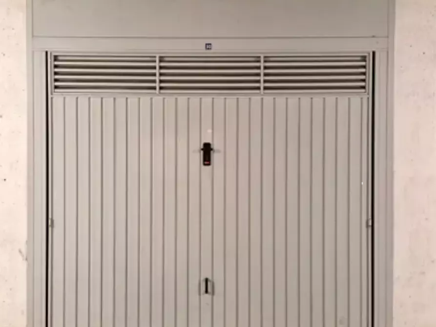 Immagine 1 di Garage in vendita  in Via Riviera Giacomo Matteotti a Badia Polesine