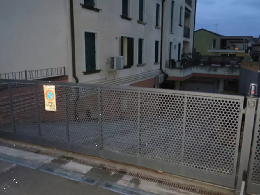 Immagine 4 di Garage in vendita  in Via Riviera Giacomo Matteotti a Badia Polesine
