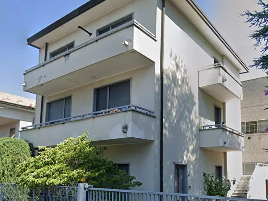 Immagine 2 di Appartamento in vendita  in Via Lario a Cantù