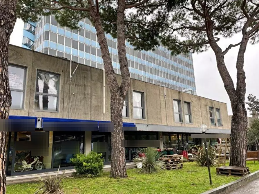 Immagine 3 di Negozio in vendita  in via Sergio Cavina a Ravenna