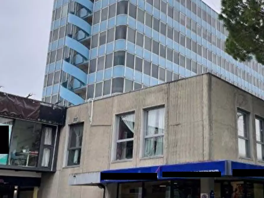 Immagine 11 di Negozio in vendita  in via Sergio Cavina a Ravenna