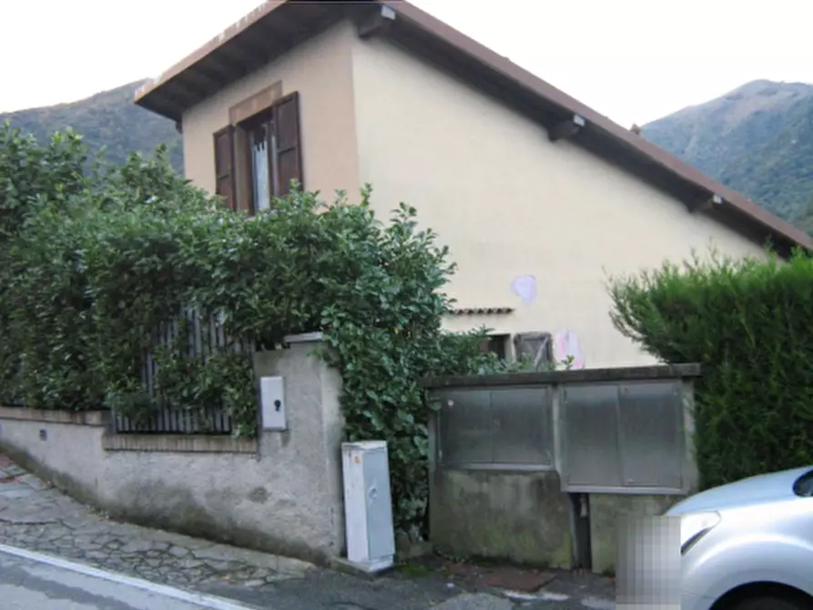 Immagine 2 di Villa in vendita  in Via Trieste a Castelmarte