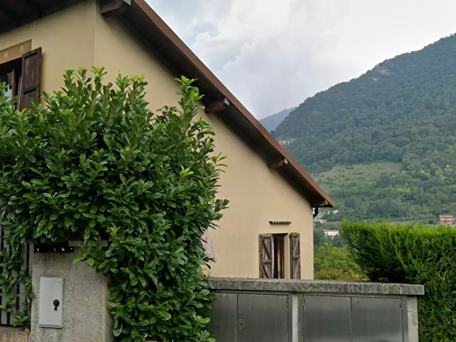 Immagine 5 di Villa in vendita  in Via Trieste a Castelmarte