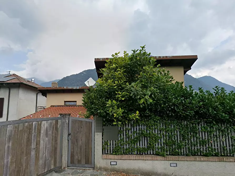 Immagine 4 di Villa in vendita  in Via Trieste a Castelmarte