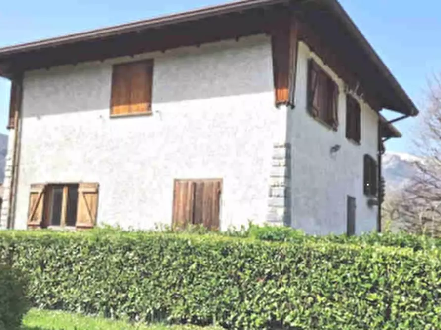 Immagine 2 di Casa bifamiliare in vendita  in Via E. De Amicis a Cassina Valsassina