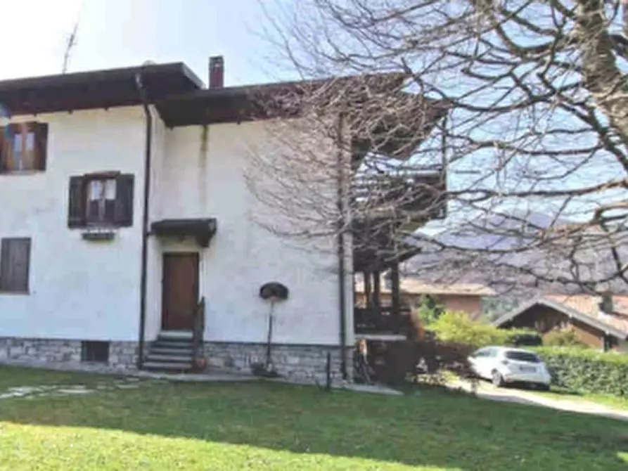 Immagine 3 di Casa bifamiliare in vendita  in Via E. De Amicis a Cassina Valsassina