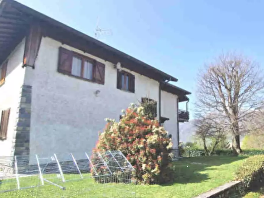 Immagine 4 di Casa bifamiliare in vendita  in Via E. De Amicis a Cassina Valsassina