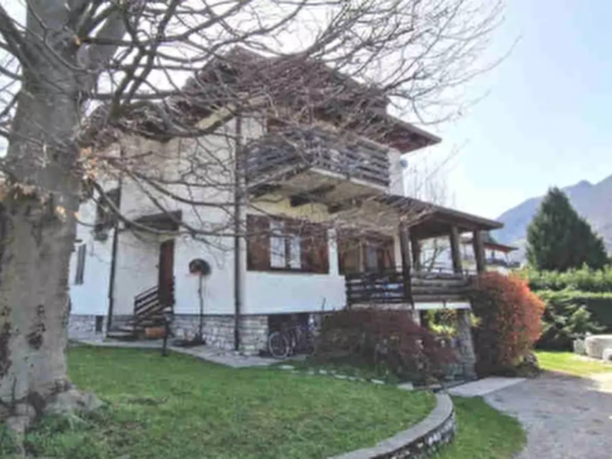 Immagine 5 di Casa bifamiliare in vendita  in Via E. De Amicis a Cassina Valsassina