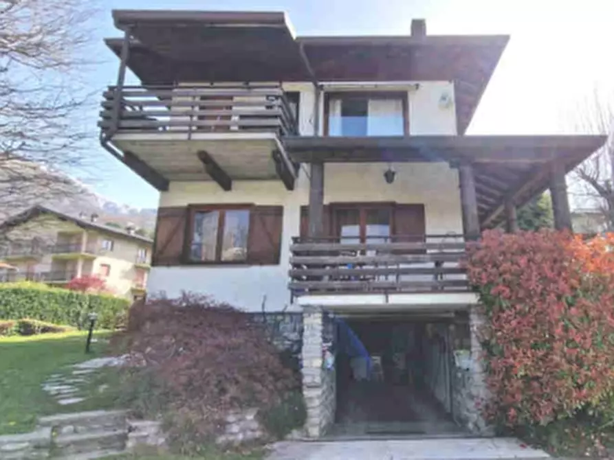 Immagine 9 di Casa bifamiliare in vendita  in Via E. De Amicis a Cassina Valsassina