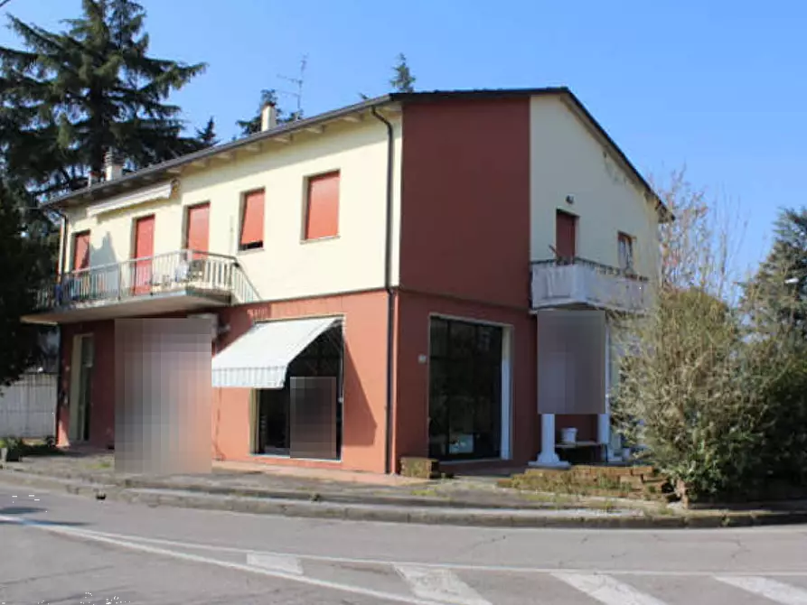 Immagine 1 di Negozio in vendita  in Via dell'Appennino a Forli'