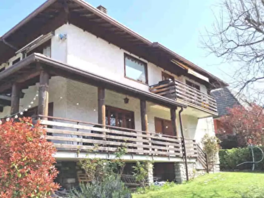 Immagine 10 di Casa bifamiliare in vendita  in Via E. De Amicis a Cassina Valsassina