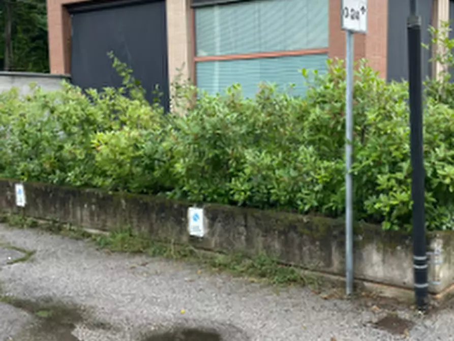 Immagine 5 di Negozio in vendita  in Via Alessandro Volta a Erba