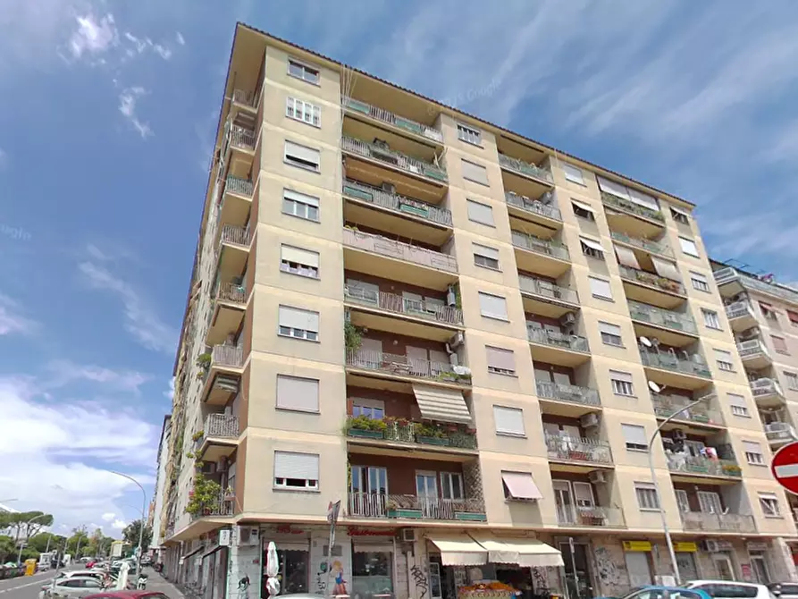 Immagine 2 di Appartamento in vendita  in Piazza Augusto Albini a Roma