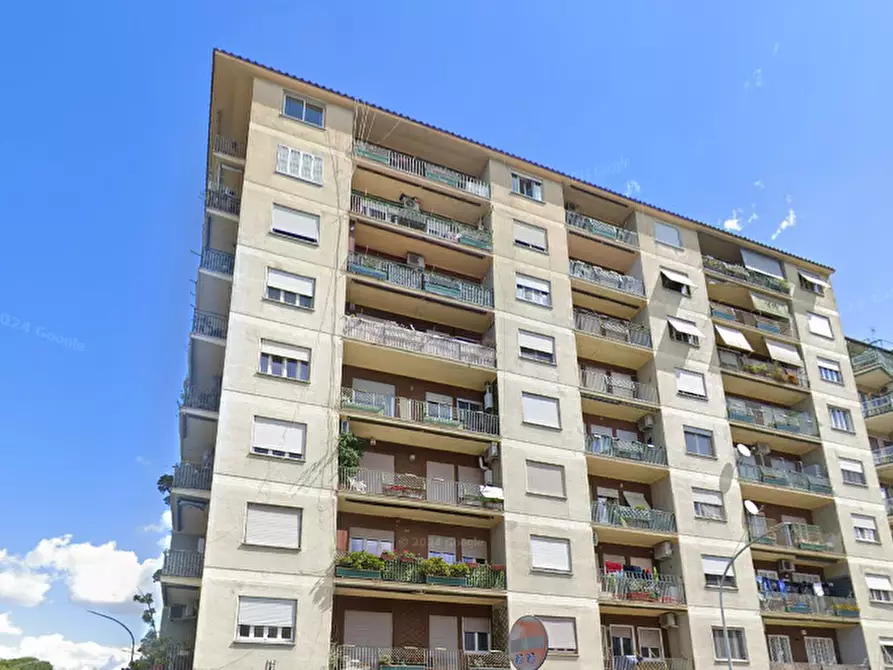 Immagine 5 di Appartamento in vendita  in Piazza Augusto Albini a Roma