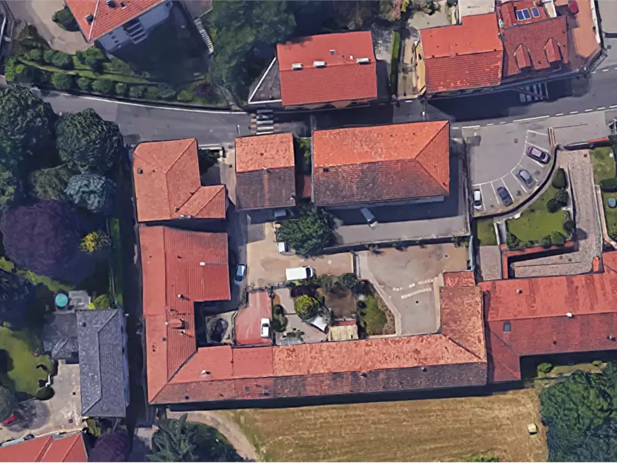 Immagine 16 di Appartamento in vendita  in Via Giosuè Carducci a Tradate