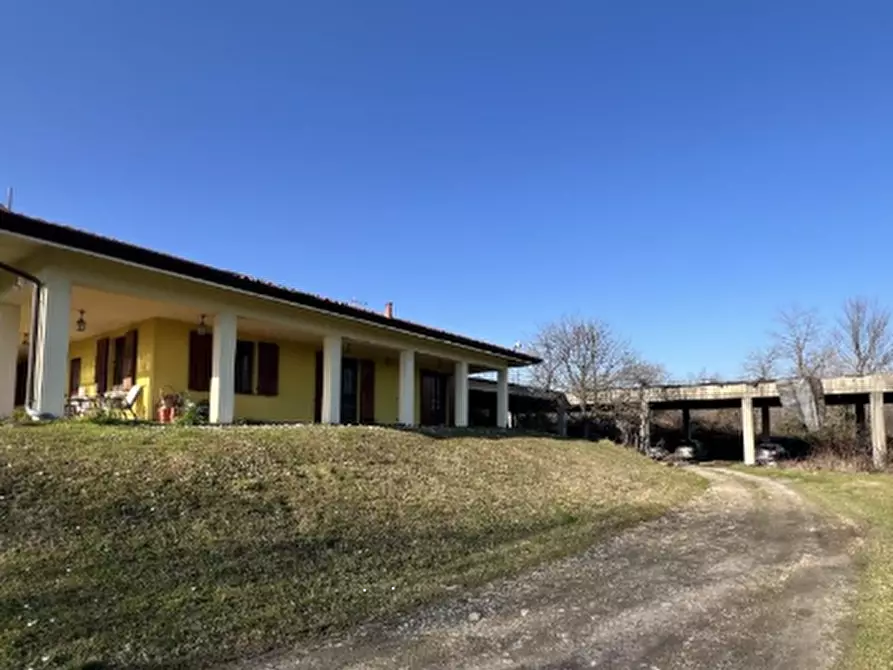 Immagine 3 di Villa in vendita  in Via dei Campi a Missaglia