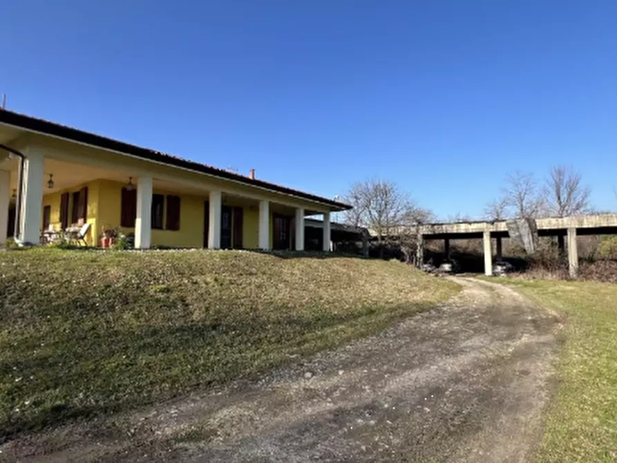 Immagine 5 di Villa in vendita  in Via dei Campi a Missaglia