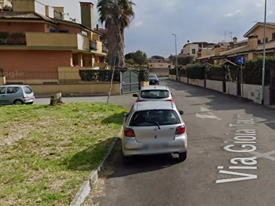 Immagine 3 di Negozio in vendita  in Via Gioia Tauro a Roma