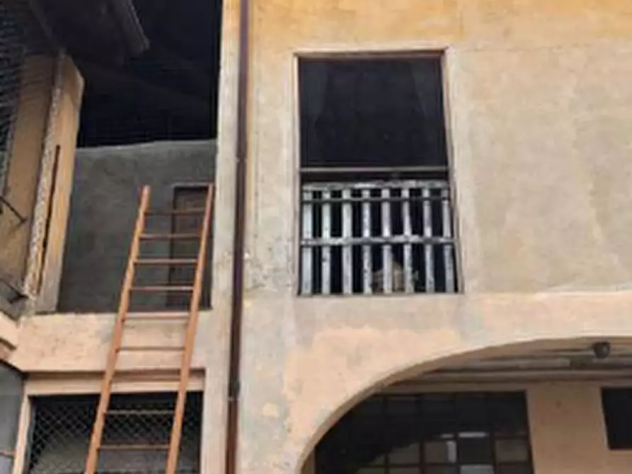 Immagine 2 di Appartamento in vendita  in Via Roma a Gazzada Schianno