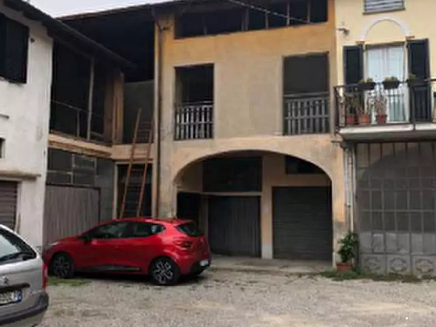 Immagine 4 di Appartamento in vendita  in Via Roma a Gazzada Schianno