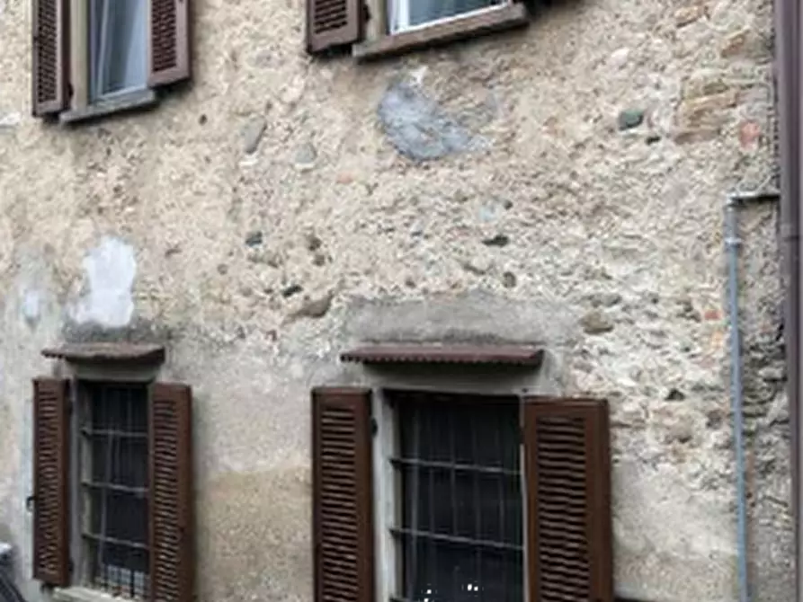 Immagine 7 di Appartamento in vendita  in Via Roma a Gazzada Schianno