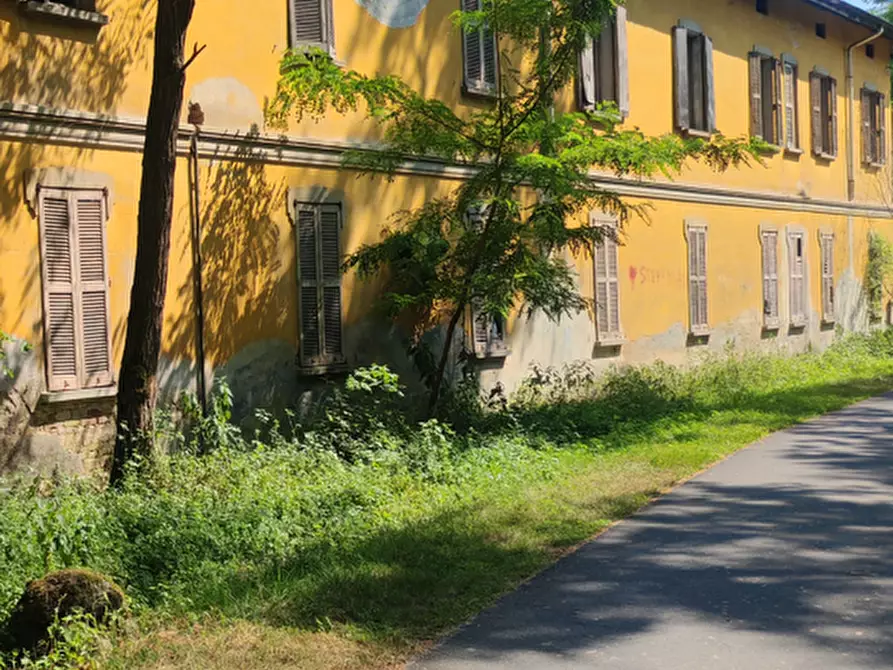 Immagine 3 di Stabile in vendita  in Strada Vicinale dei Mulini Bianchi  a Cairate