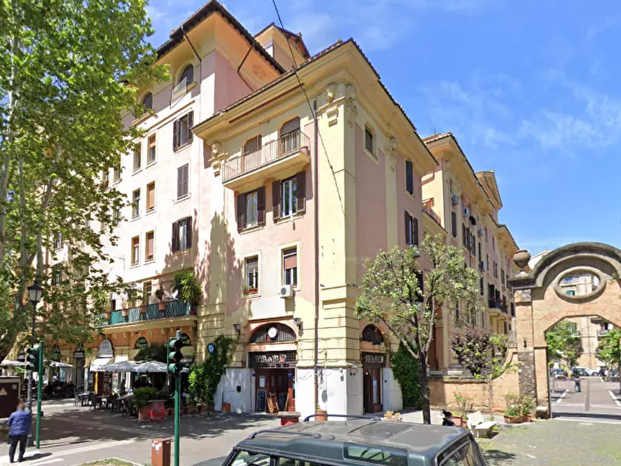Immagine 1 di Appartamento in vendita  in Via Pietro Pomponazzi a Roma