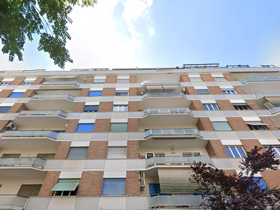 Immagine 5 di Appartamento in vendita  in Via Giacomo Trevis a Roma